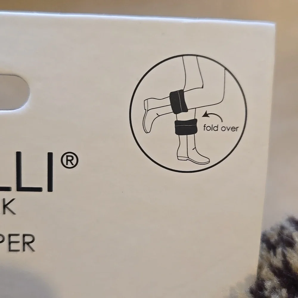 Capelli New York Animal Knit Boot Toppers